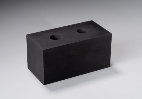 「厚物 ザグリ穴」 天然ゴム(黒/NR) 50mm × 50mm × 100mm 2-φ15 1コ